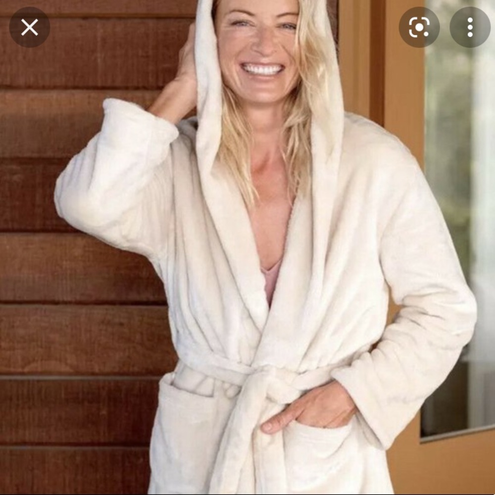 NWT Summer & Rose Robe